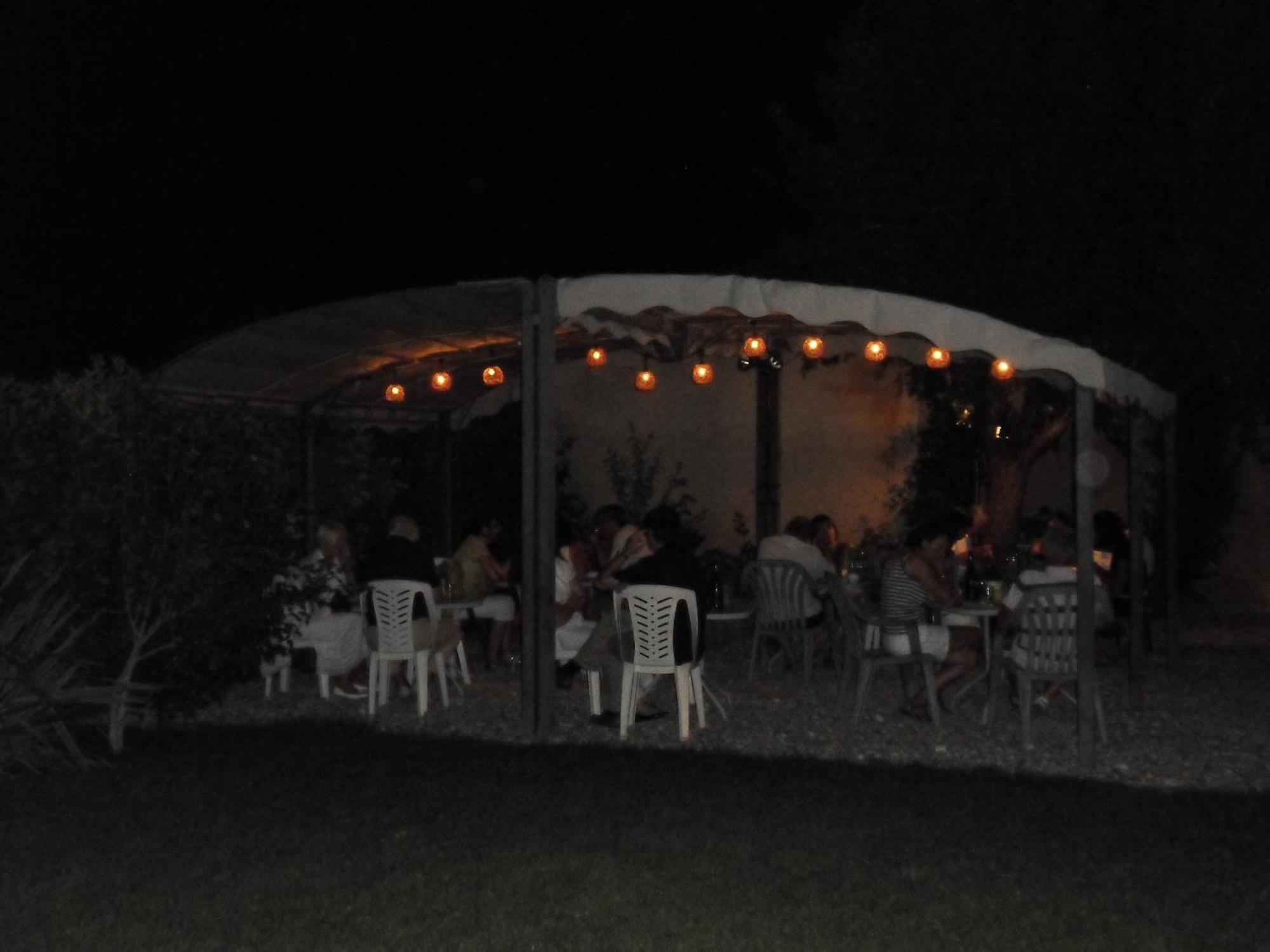Le Jardin D'Ivana Chambres D'Hotes B&B Avec Piscine Chauffee Oppede Luaran gambar