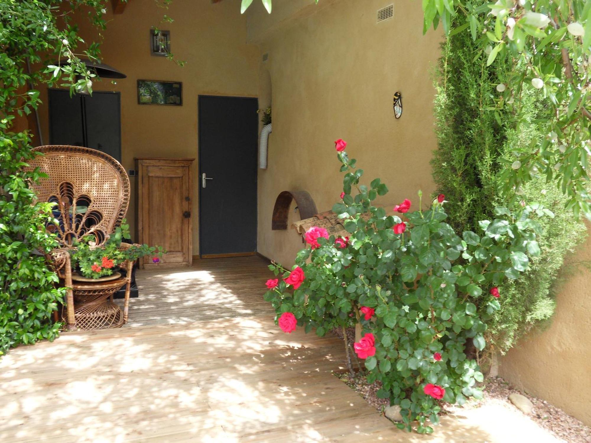 Le Jardin D'Ivana Chambres D'Hotes B&B Avec Piscine Chauffee Oppede Luaran gambar