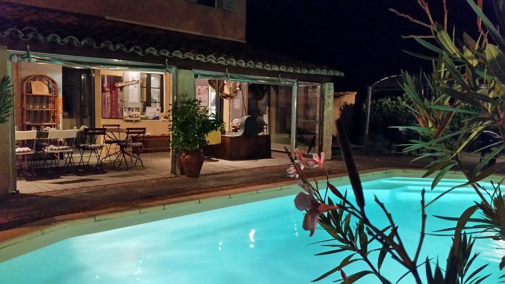 Le Jardin D'Ivana Chambres D'Hotes B&B Avec Piscine Chauffee Oppede Luaran gambar