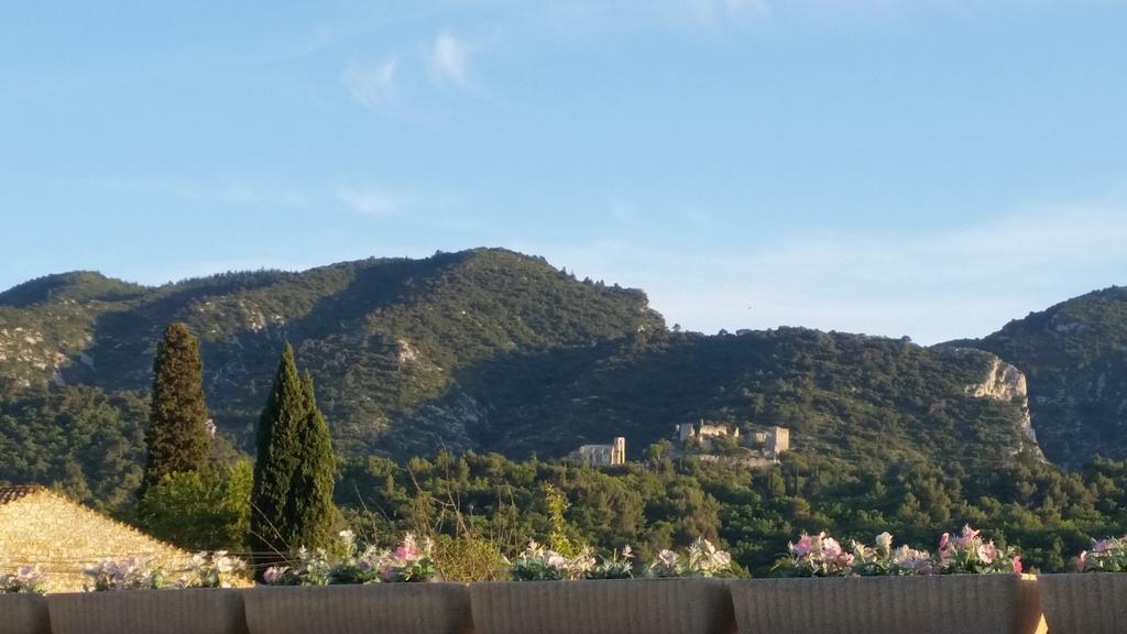 Le Jardin D'Ivana Chambres D'Hotes B&B Avec Piscine Chauffee Oppede Luaran gambar